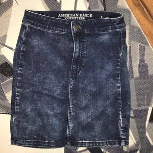 High-waisted stretchy American Eagle denim skirt